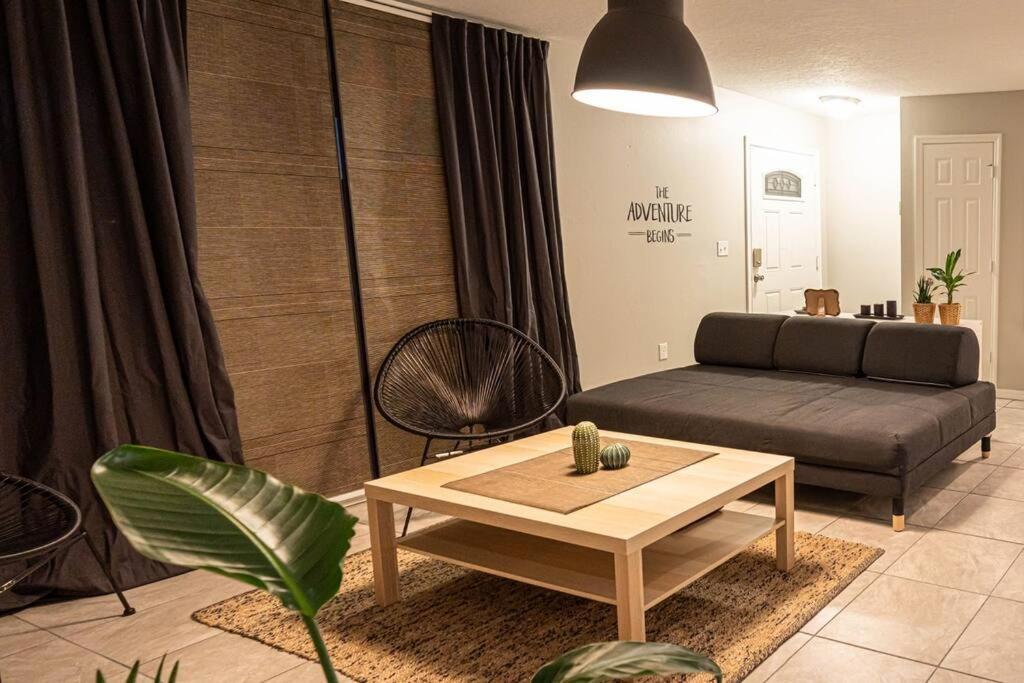 Renovated 3 Bedroom Home Near All Main Attractions كيسيمي المظهر الخارجي الصورة