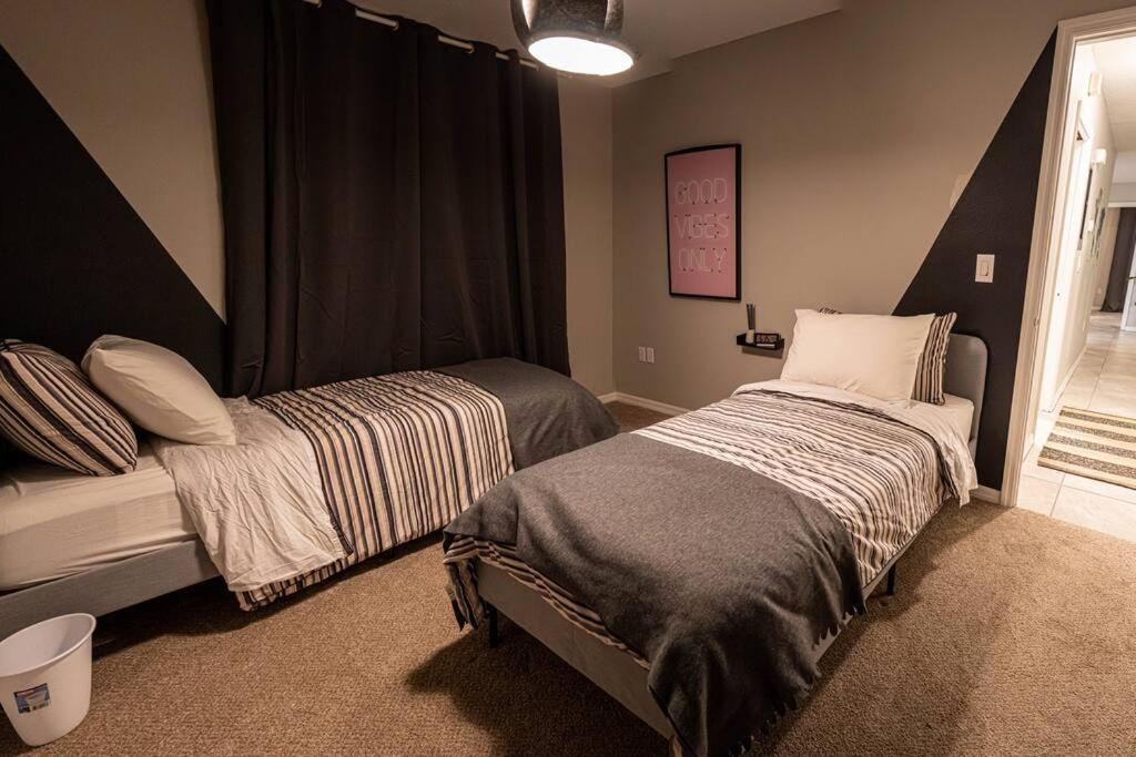 Renovated 3 Bedroom Home Near All Main Attractions كيسيمي المظهر الخارجي الصورة