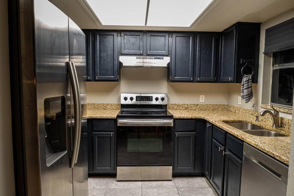 Renovated 3 Bedroom Home Near All Main Attractions كيسيمي المظهر الخارجي الصورة